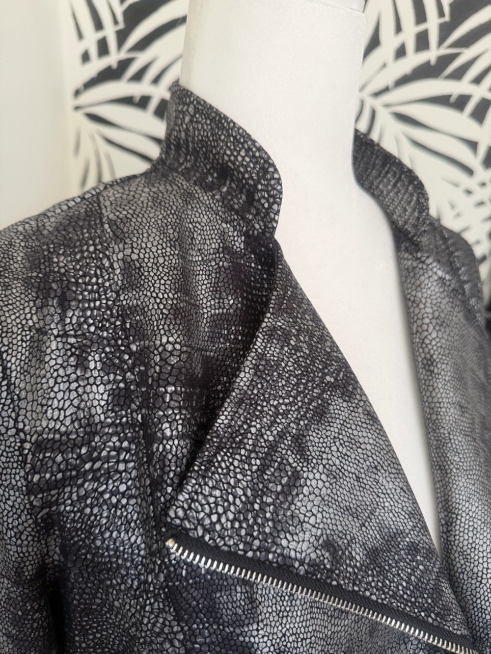 CLARA SUNWOO Liquid Leather Black Textured Moto Jacket - Picture 3 of 5
